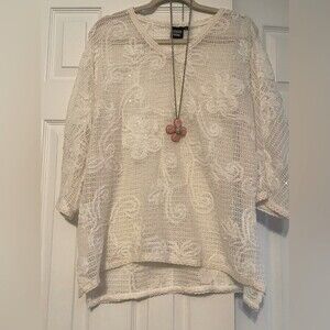 Classic! Sharon Young intricate subtle floral detailing top!